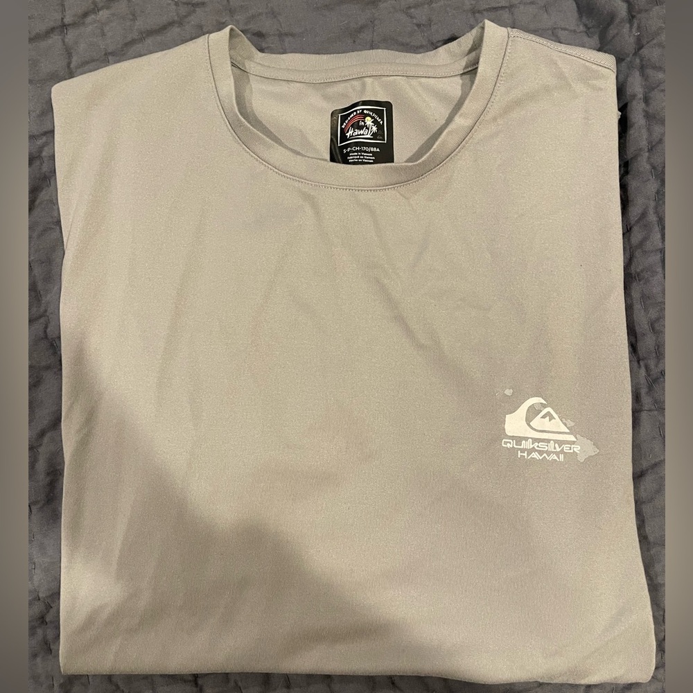 Quiksilver Hawaii Homegrown Short Sleeve UPF 50 Surf Tee in gray size small